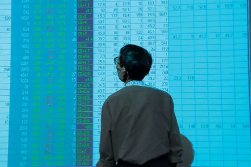 Thật đáng buồn khi TTCK tuột dốc người ta xem như là "đứa con rơi". Ảnh: VIỆT DŨNG