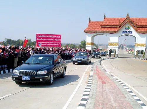 Lễ thông toàn tuyến EWEC tháng 12-2006, nhưng đến nay vẫn chưa phát huy lợi thế sẵn có. Ảnh: NGUYỄN HÙNG