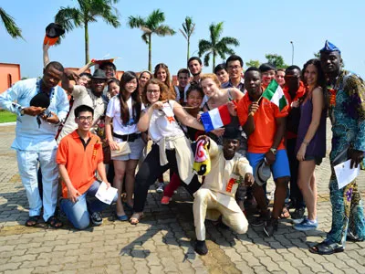 FPT thực hiện toàn cầu hóa bằng Công nghệ và kinh nghiệm.