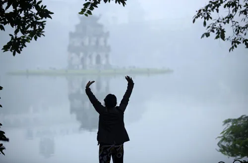 Tháp Rùa in bóng mờ ảo trong sương mù. Tháp Rùa in bóng mờ ảo trong sương mù.