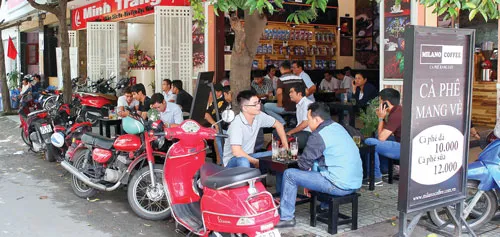 Một góc cà phê Milano. Ảnh: L.THANH