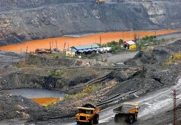 Phát triển kinh tế nước ta lâu nay chủ yếu dựa vào nguồn tài nguyên.