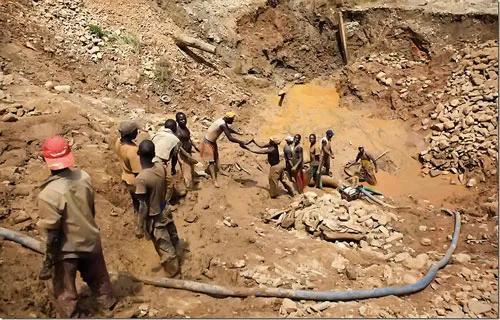 Khai thác vàng ở Nam Phi.