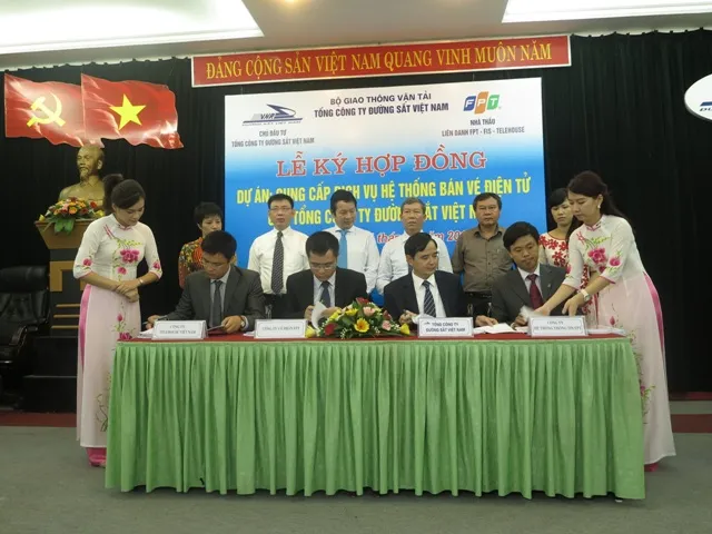 Ký kết hợp đồng giữa Tổng công ty Đường sắt VN và FPT.