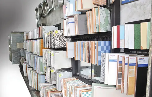 Dù có khởi sắc so với cùng kỳ, ngành VLXD vẫn chưa hết khó khăn.