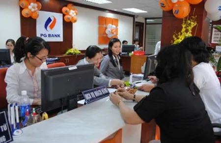 Tại một phòng giao dịch của PG Bank.
