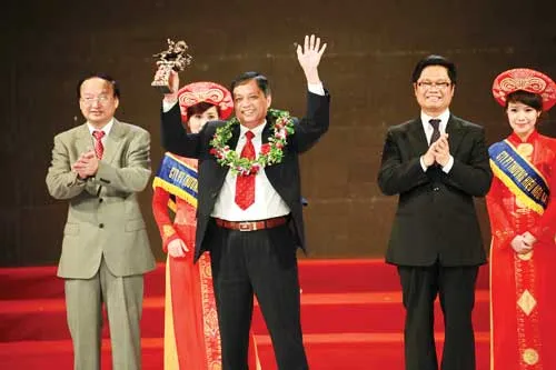 Doanh nhân Việt Nam tại buổi lễ nhận Cúp Thánh Gióng. Ảnh: LÃ ANH