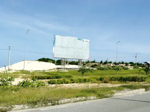 Một dự án du lịch tại Bãi Dài đã cấp giấy chứng nhận đầu tư nhưng “treo” nhiều năm nay. Một dự án du lịch tại Bãi Dài đã cấp giấy chứng nhận đầu tư nhưng “treo” nhiều năm nay.
