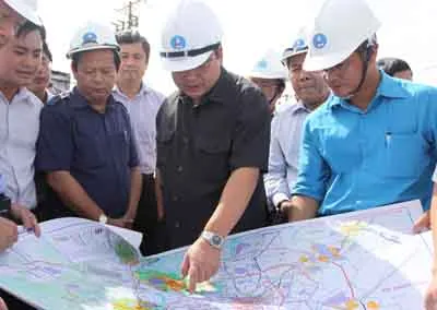 Phó Thủ tướng Hoàng Trung Hải trong 1 lần kiểm tra việc triển khai tuyến cao tốc Long Thành-Dầu Giây. Phó Thủ tướng Hoàng Trung Hải trong 1 lần kiểm tra việc triển khai tuyến cao tốc Long Thành-Dầu Giây.