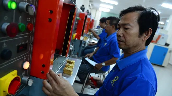 Công ty SJC đã phải tăng cường máy kiểm định để phát hiện vàng nhái, vàng giả SJC. Công ty SJC đã phải tăng cường máy kiểm định để phát hiện vàng nhái, vàng giả SJC.