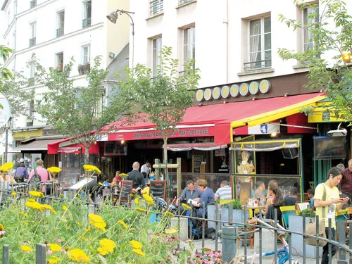 Một trang trại sản xuất nho, chế biến rượu vang ở Bordeaux. Chọn mua rượu sản xuất tại chỗ tại các hầm (cave) rượu nông thôn. Một góc đô thị nông thôn với nhà hàng, khách sạn, cửa hiệu mỹ phẩm dọc bờ kênh. Một trang trại năng lượng gió. Bác xà ích chuẩn bị ngựa đưa khách du lịch quanh làng. Ngôi nhà thơ mộng vùng nông thôn là nơi lý tưởng thị dân nghỉ ngơi dịp cuối tuần. Khách du lịch sinh thái ngày càng tăng mạnh tại các vùng quê. Nông dân bán các sản phẩm tự mình sản xuất.