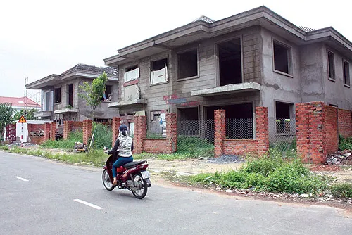 Hàng loạt dự án khu đô thị ở TP.HCM bỏ hoang từ nhiều năm nay.