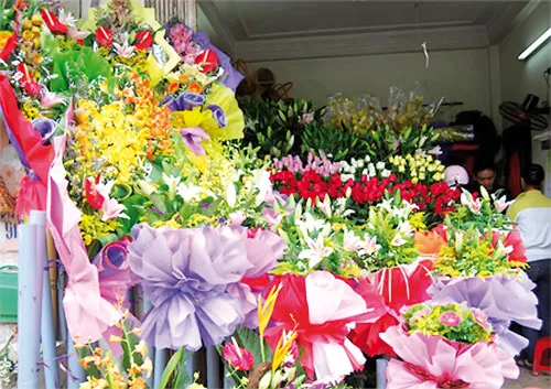 Vì sĩ diện của người sống, hoa cho đám tang phải hoành tráng, đã tạo cơ hội cho các cửa hàng hoa.
