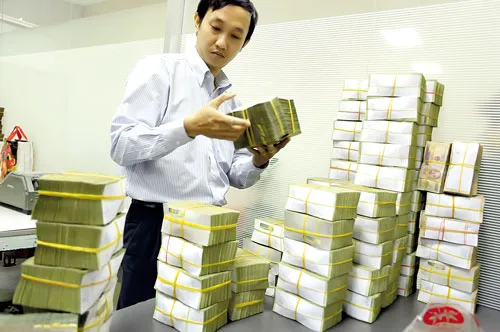 Việc phân loại nợ sẽ ảnh hưởng lớn đến tăng trưởng tín dụng của các NH. Ảnh: LÃ ANH