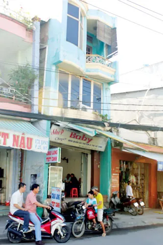 Căn nhà 726A, đường Xô Viết Nghệ Tĩnh nghiêng nặng, rất nguy hiểm. Ảnh: M.Tuấn Căn nhà 726A, đường Xô Viết Nghệ Tĩnh nghiêng nặng, rất nguy hiểm. Ảnh: M.Tuấn