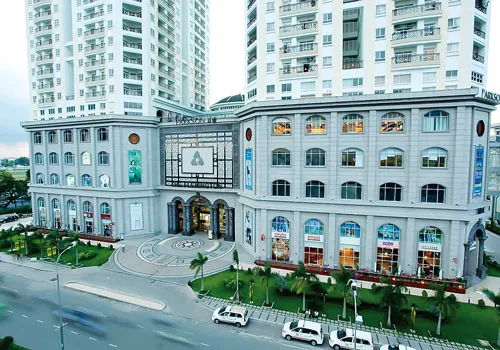 Lion Group (Malaysia) thống trị phân khúc trung tâm thương mại cao cấp với thương hiệu Parkson.