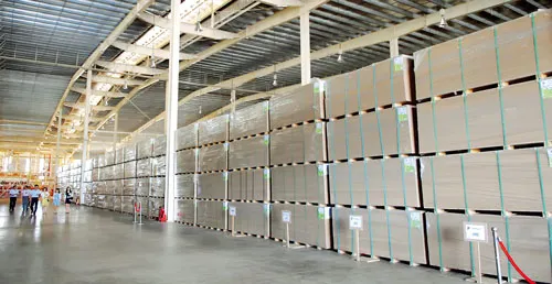 Ván ép chất cao tại một nhà máy. Ảnh: CAO THĂNG Ván ép chất cao tại một nhà máy. Ảnh: CAO THĂNG