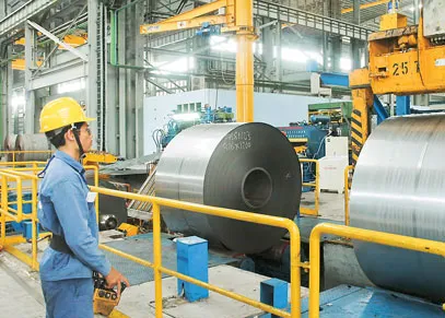 Thép là ngành sản xuất chịu nhiều sức ép khi hội nhập. Ảnh: CAO THĂNG