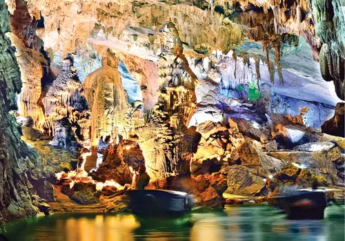 Việt Nam có nhiều tiềm năng thu hút du lịch quốc tế (Trong ảnh: Hang động Thiên Đường - kiệt tác thiên nhiên của Di sản thế giới Phong Nha - Kẻ Bàng).