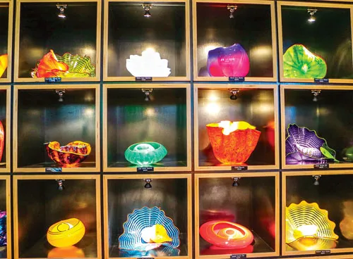 Tác phẩm trưng bày trên trần nhà. Kiệt tác treo trên trần nhà. Vườn thủy tinh xen lẫn với cây cỏ. Một tác phẩm theo trường phái siêu thực. Các tác phẩm nghệ thuật tạo hình đặc sắc. Các tác phẩm nghệ thuật ứng dụng trưng bày gia đình. Sáng tạo kỹ thuật màu sắc và ánh sáng. Tác phẩm trưng bày trên trần nhà. Kiệt tác treo trên trần nhà. Vườn thủy tinh xen lẫn với cây cỏ. Một tác phẩm theo trường phái siêu thực. Các tác phẩm nghệ thuật tạo hình đặc sắc. Các tác phẩm nghệ thuật ứng dụng trưng bày gia đình. Sáng tạo kỹ thuật màu sắc và ánh sáng.