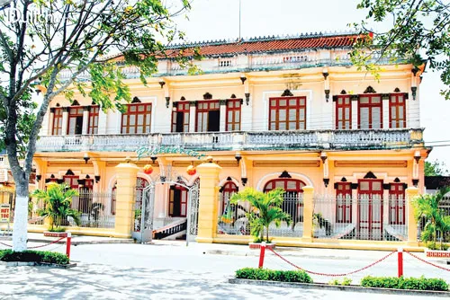 Một góc ngôi nhà Công tử Bạc Liệu, một địa danh du lịch.