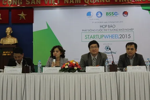 Đại điện Ban tổ chức phát biểu và vấn đáp tại buổi họp báo. Đại điện Ban tổ chức phát biểu và vấn đáp tại buổi họp báo.