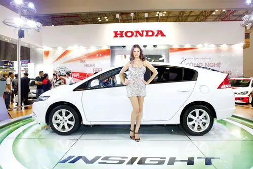 CNHT ngành công nghiệp ô tô đến nay xem như phá sản, hệ quả xe ô tô Việt Nam chủ yếu là nhập khẩu với giá rất cao. Ảnh: L.ANH CNHT ngành công nghiệp ô tô đến nay xem như phá sản, hệ quả xe ô tô Việt Nam chủ yếu là nhập khẩu với giá rất cao. Ảnh: L.ANH