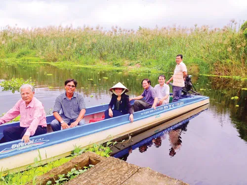 Du khách ở U Minh Thượng.