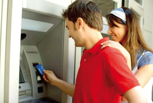 ATM tiện dụng nhưng chứa đựng nhiều rủi ro.