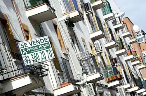 Tây Ban Nha là nước đi đầu trong việc tăng dự trữ rủi ro của các ngân hàng để phòng bong bóng tài sản.