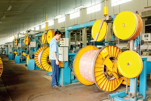 Phân xưởng sản xuất cáp viễn thông của Sacom.