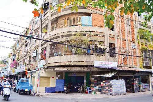 Chung cư 40.1 Tân Phước, quận Tân Bình được xếp vào danh sách chung cư nguy hiểm cấp D. Ảnh: MINH TUẤN