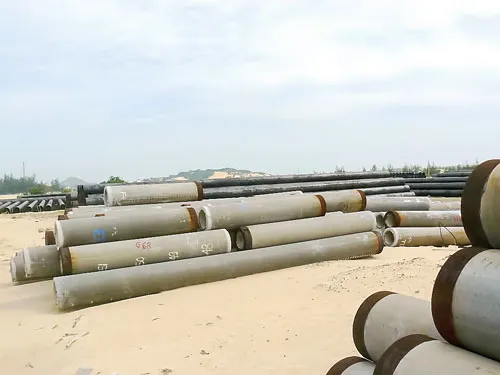 Hệ thống cọc bê tông, cọc thép ngổn ngang tại công trình cảng trung chuyển container quốc tế Vân Phong.