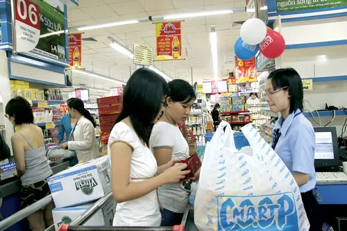 Năm 2011 Co.opMart dự kiến khai trương thêm 10 siêu thị và 30 cửa hàng tiện lợi. Ảnh: LÃ ANH Năm 2011 Co.opMart dự kiến khai trương thêm 10 siêu thị và 30 cửa hàng tiện lợi. Ảnh: LÃ ANH