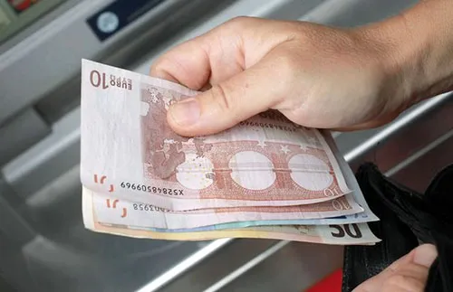 Rất khó phân biệt EUR giả bằng mắt thường.