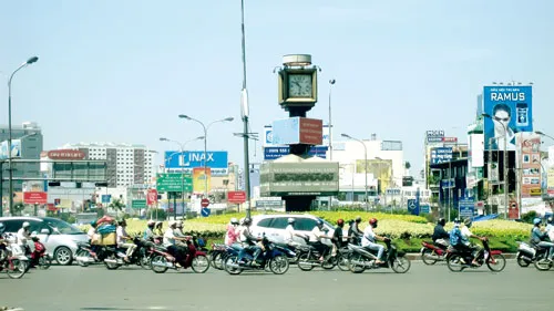 Việc cấp phép cho cải tạo nhà ở thành cơ sở kinh doanh, phòng học... đang gây nhiều hệ lụy đến trật tự đô thị.