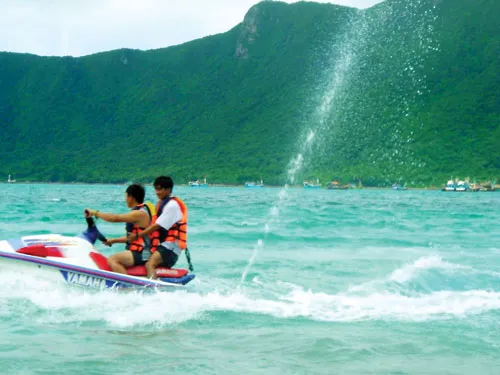 Các tour mạo hiểm đang được nhiều đơn vị du lịch khai thác. Các tour mạo hiểm đang được nhiều đơn vị du lịch khai thác.