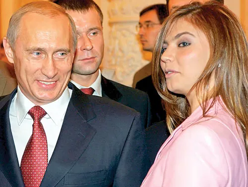Báo chí phương Tây nói trong tấm ảnh này ông Putin đang say đắm nhìn Alina Kabaeva. Báo chí phương Tây nói trong tấm ảnh này ông Putin đang say đắm nhìn Alina Kabaeva.