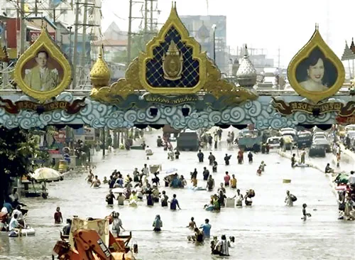 Ngập lụt, huyện Rangsit ở vùng ngoại ô của Bangkok, Thái Lan ngày 21-10-2011.