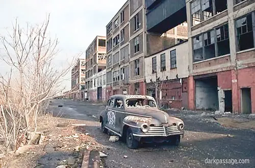 Detroit từng là thủ phủ xe hơi Hoa Kỳ, nay lại đìu hiu và đổ nát.