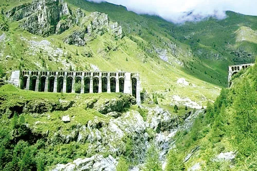 Phần còn lại của đập Gleno hiện nay.