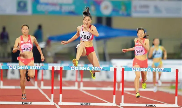 Nguyễn Thị Huyền xếp hạng 50 thế giới cự ly 400m rào nữ.