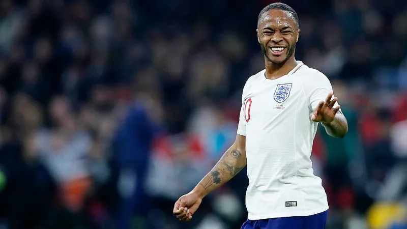 Sterling xin các khán giả hãy yêu thương Tam Sư hơn. Ảnh: PA