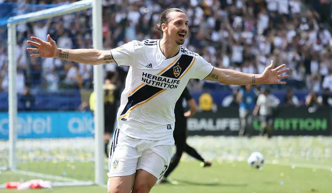 Ibrahimovic đã có màn ra mắt hoàn hảo trong màu áo LA Galaxy. Ảnh: Extra.ie