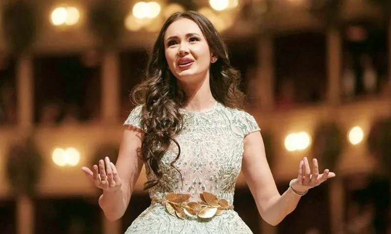 Nữ ca sĩ opera Aida Garifullina xinh đẹp.