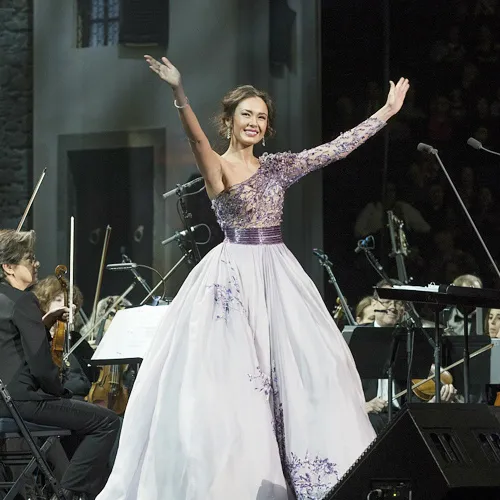 “Vẻ đẹp huyền bí” Aida Garifullina sẽ hát tại Lễ khai mạc World Cup 2018 ảnh 1