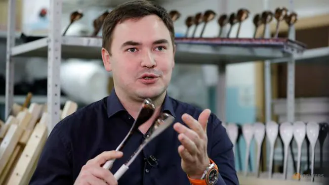 Nghệ sĩ Rustam Nugmanov và "Chiếc muỗng chiến thắng".