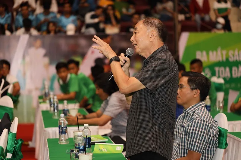 Ra mắt sách “Dinh dưỡng dành cho ngôi sao bóng đá” ảnh 2