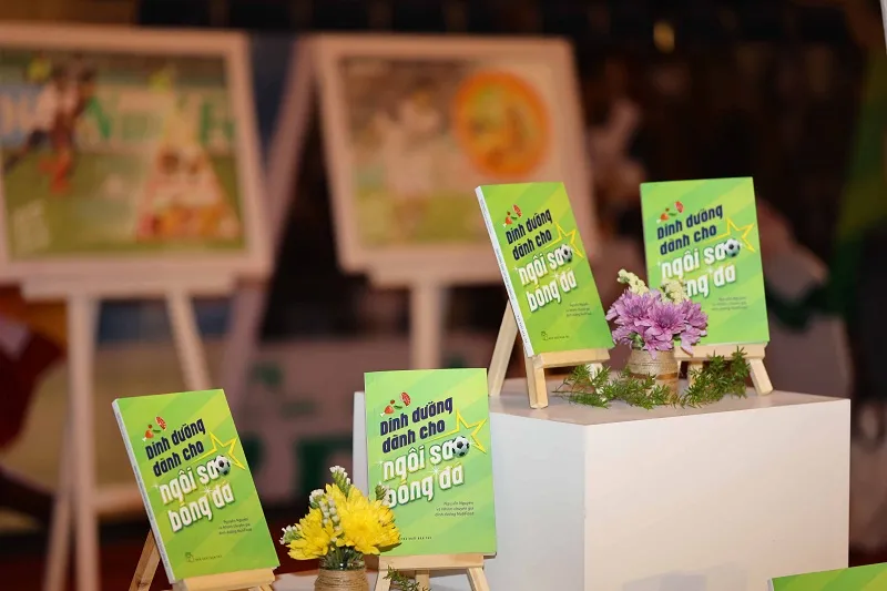 Ra mắt sách “Dinh dưỡng dành cho ngôi sao bóng đá” ảnh 3