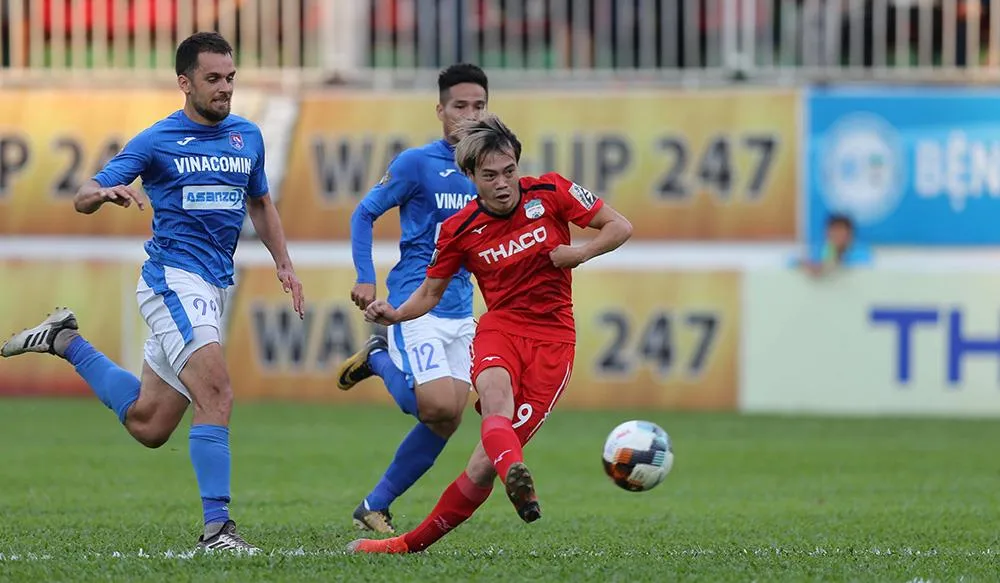 Văn Toàn lập cú đúp trong ngày sinh nhật ảnh 3